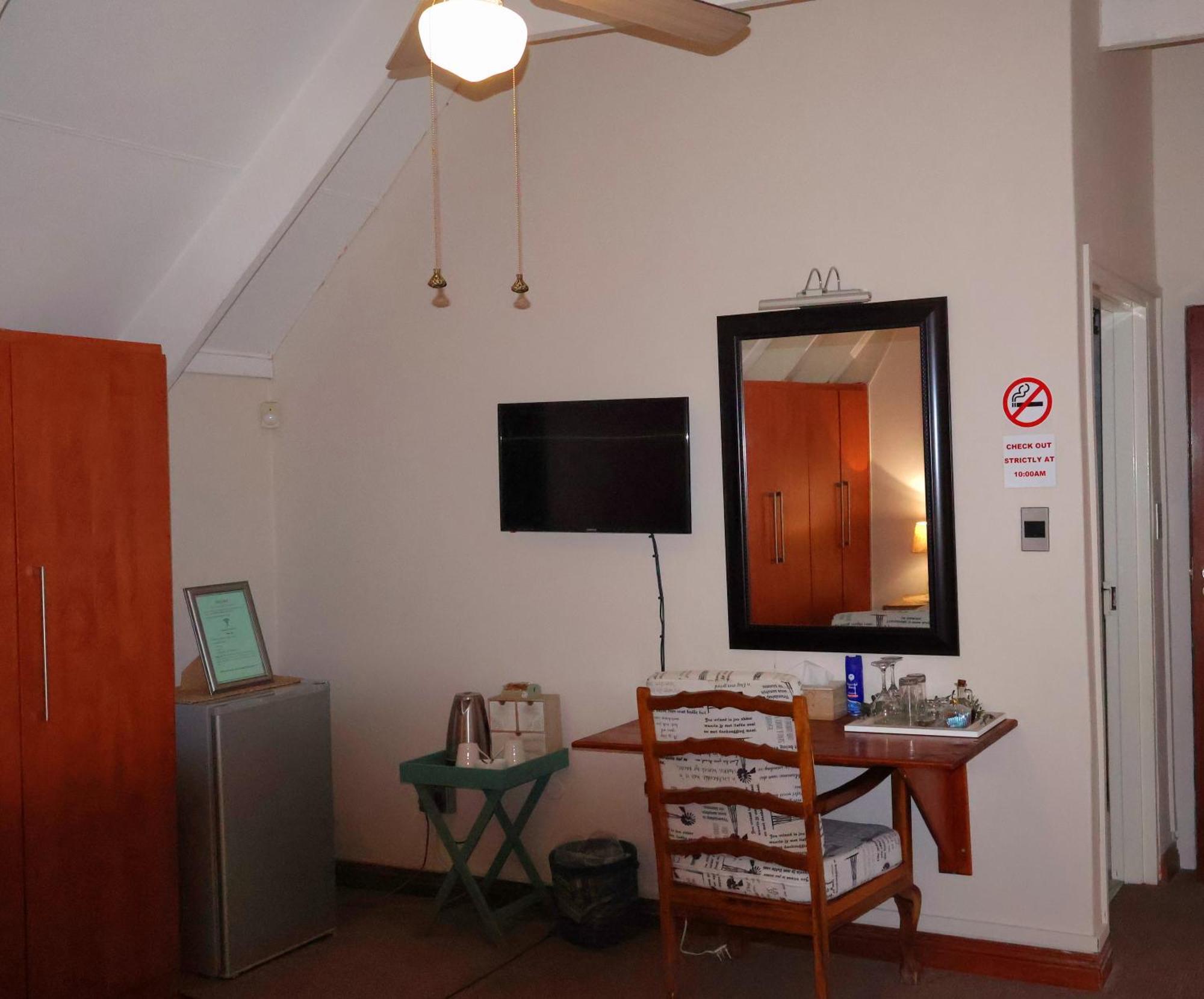 The Leopard Tree Bed and Breakfast Πολοκουάνε Εξωτερικό φωτογραφία